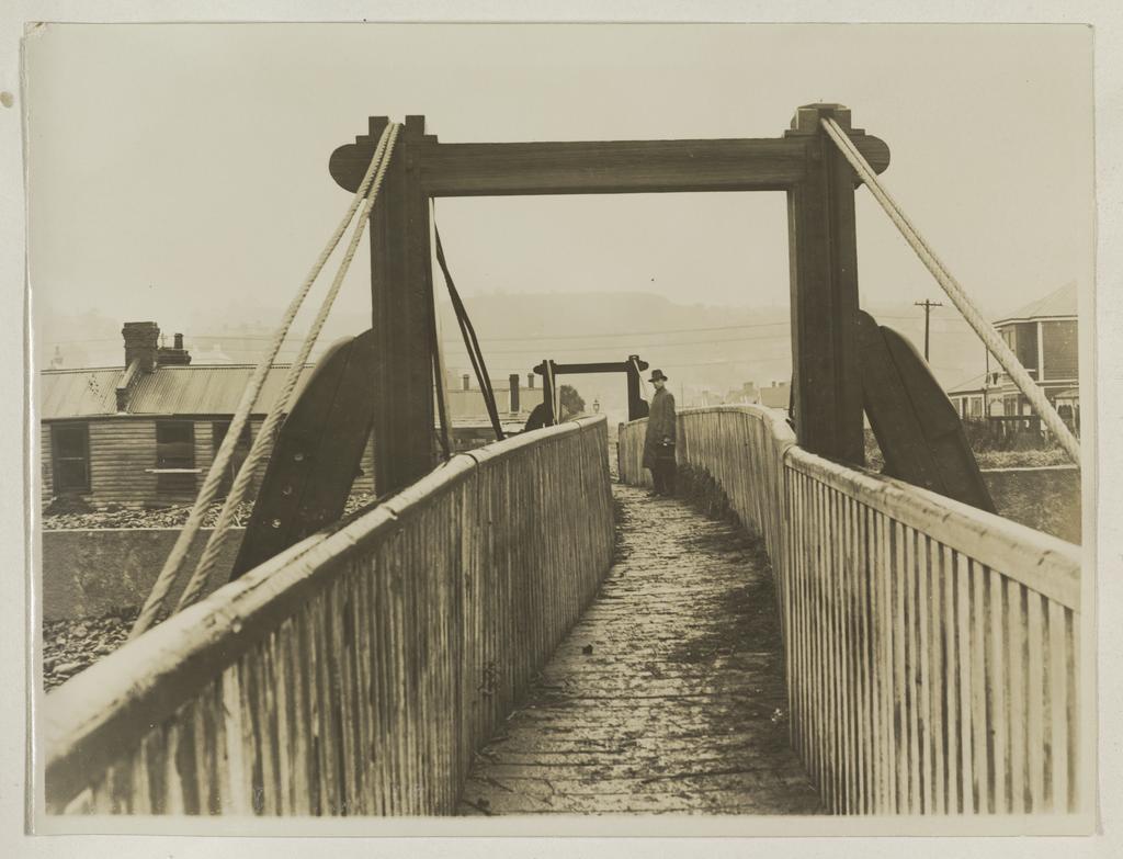 Bridge over Leith near Laurel Bank