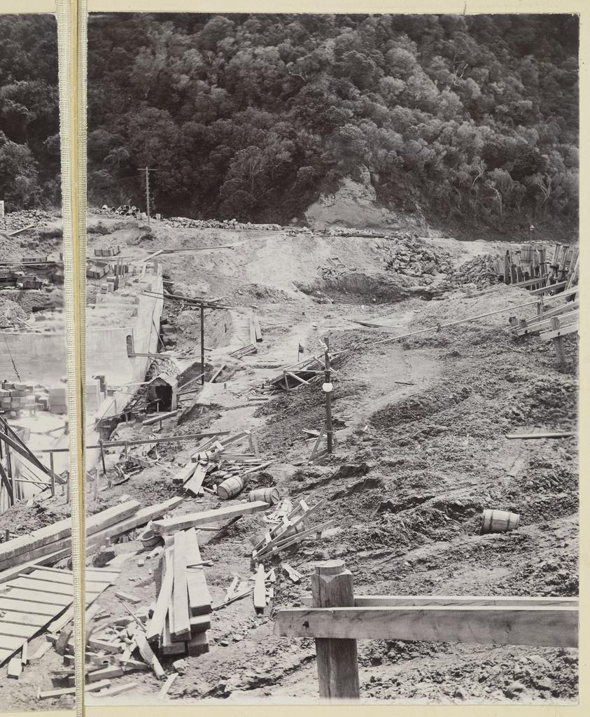 View of platforms, tracks and reinforcing structures [part 2]