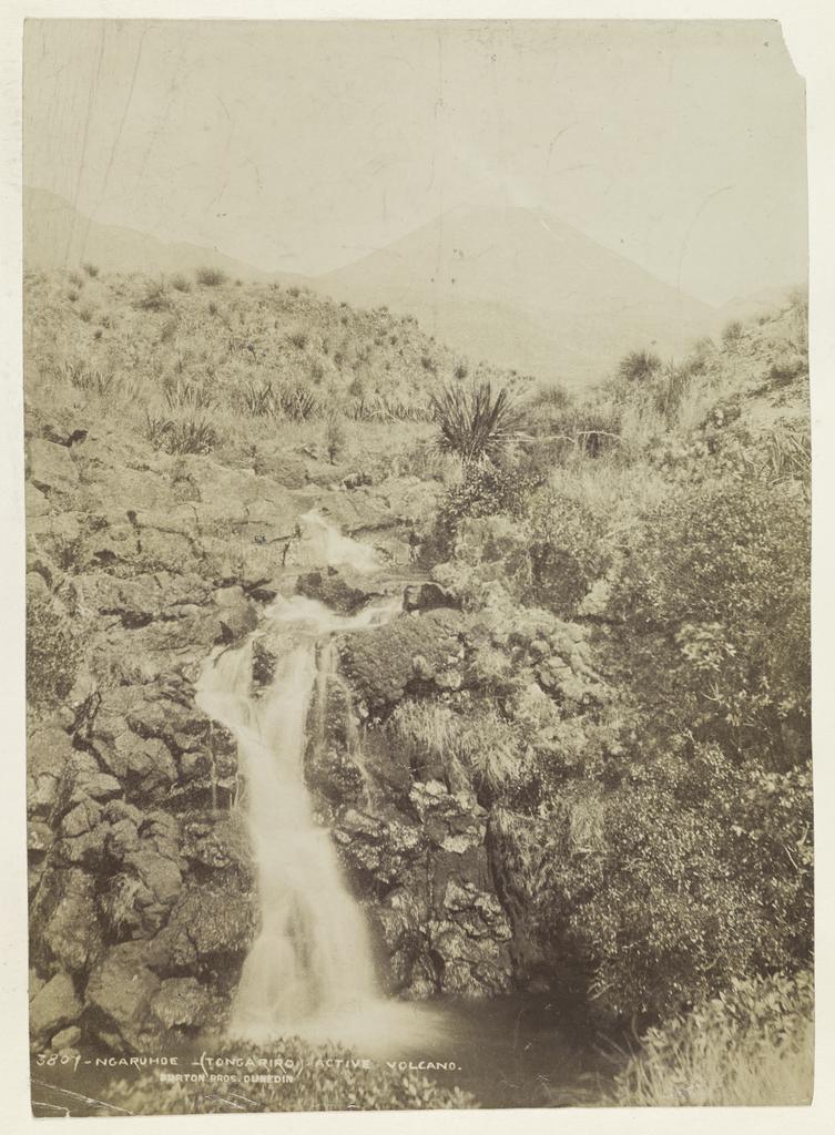 Ngāuruhoe (Tongariro) - active volcano