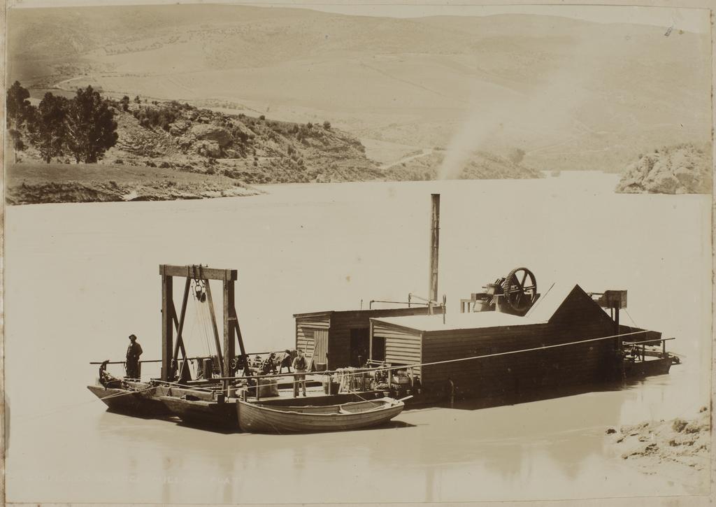 Pringles Dredge, Millers Flat N.Z.