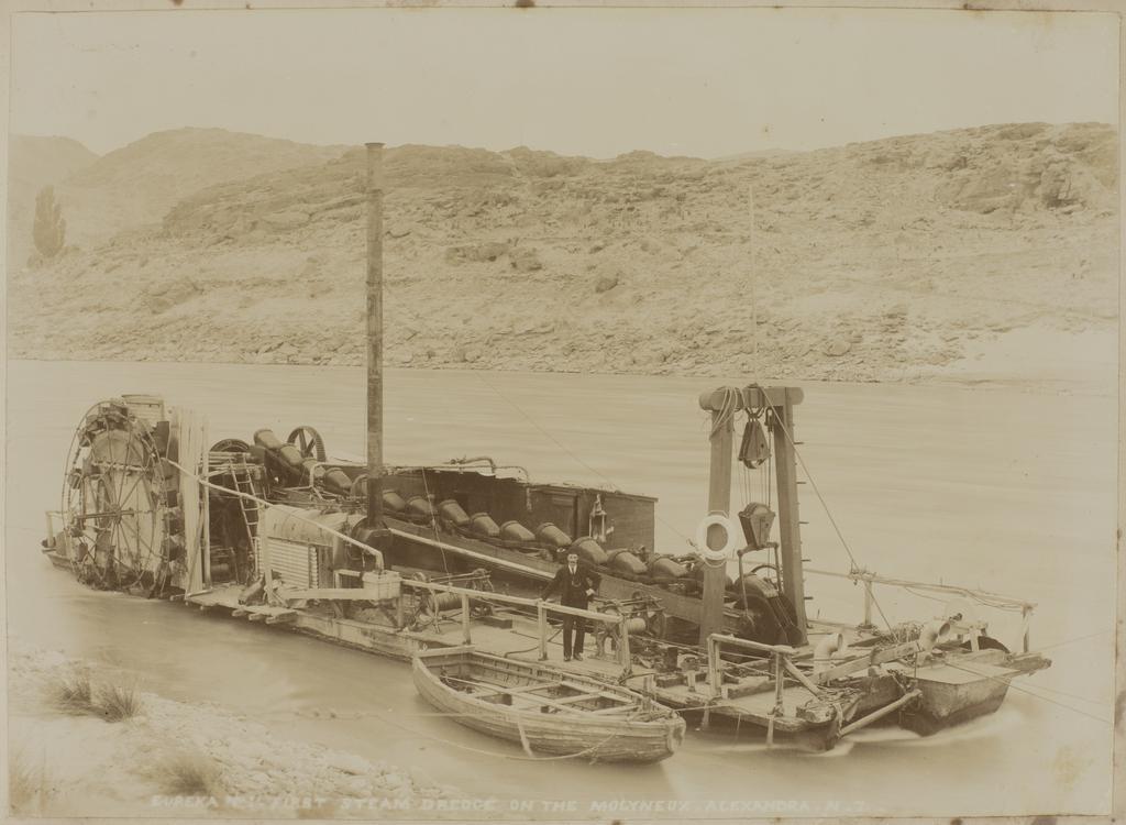 Eureka No.1, First Steam Dredge on the Molyneux, Alexandra N.Z.