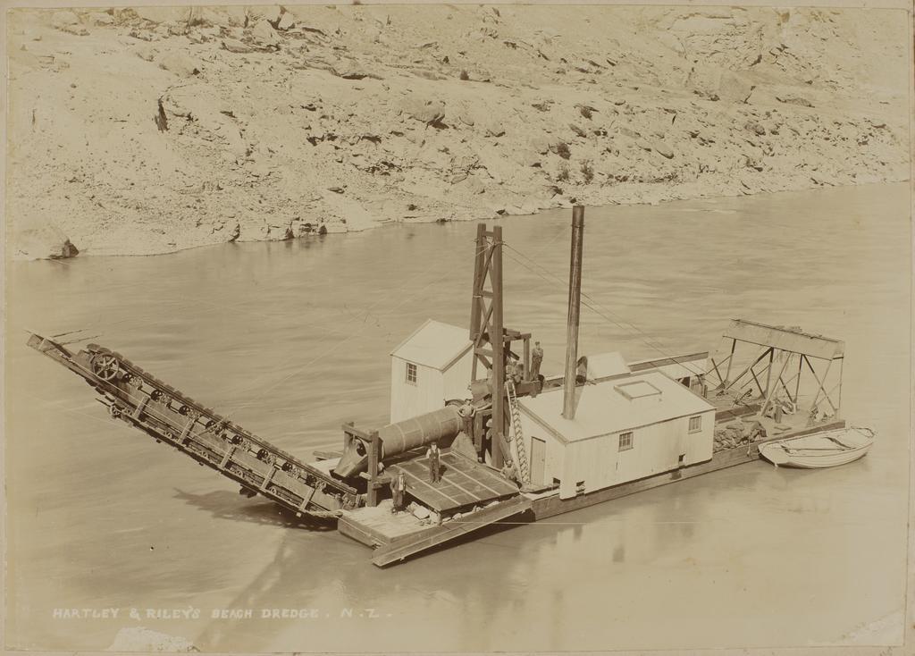 Hartley &amp; Riley's Beach Dredge, N.Z.