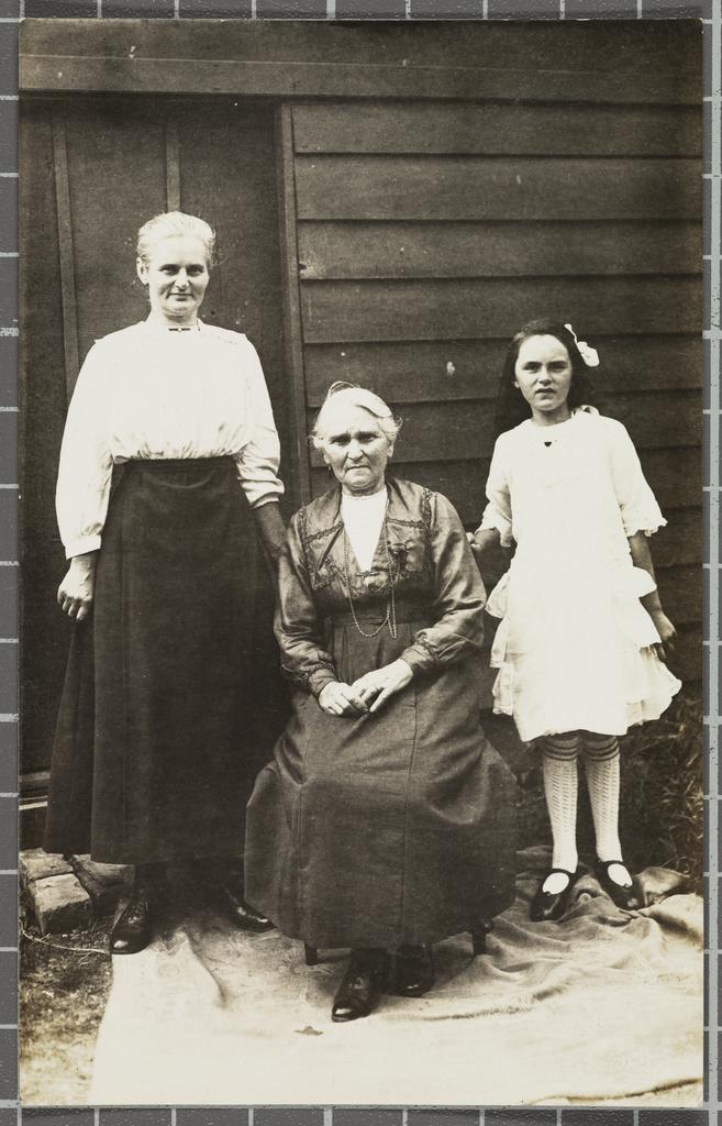 Violet Simmons with her mother and daughter