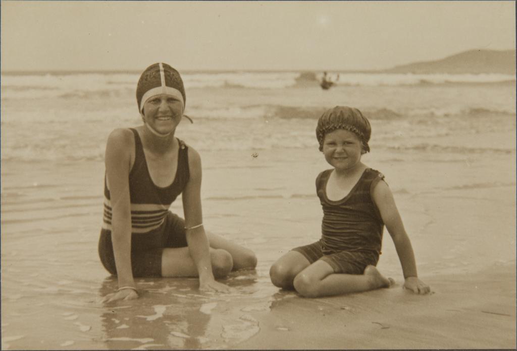 Lorna and Gwenda Chance