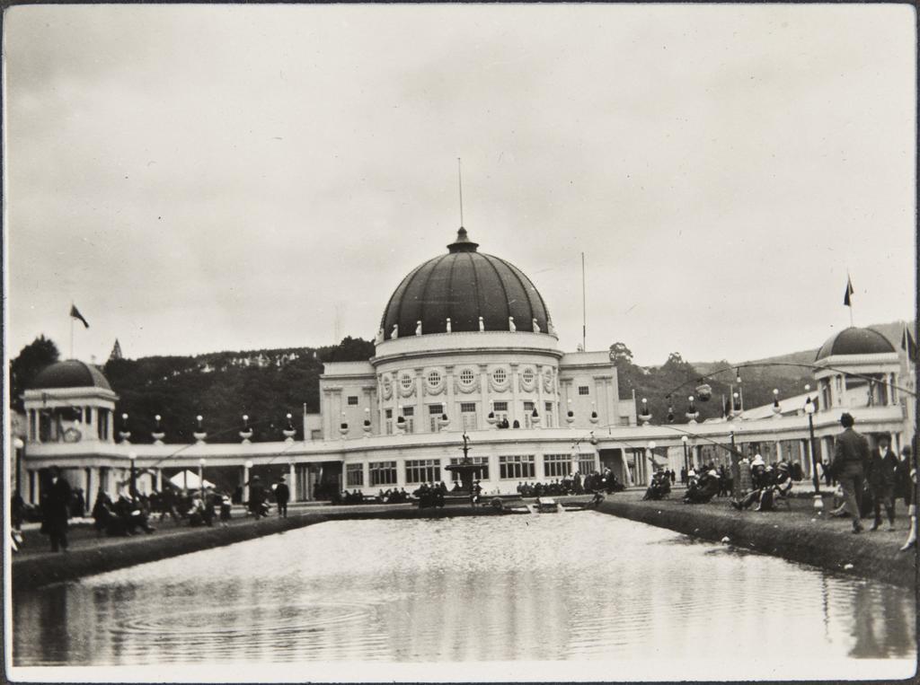 Exhibition dome