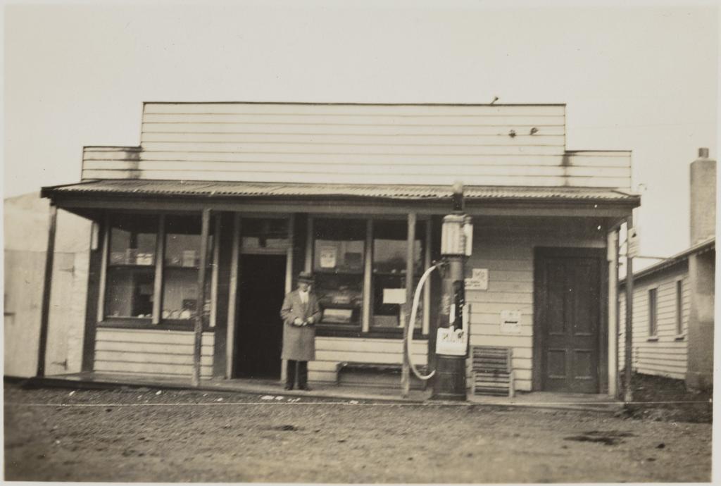 R. W. Pickering, Pahia