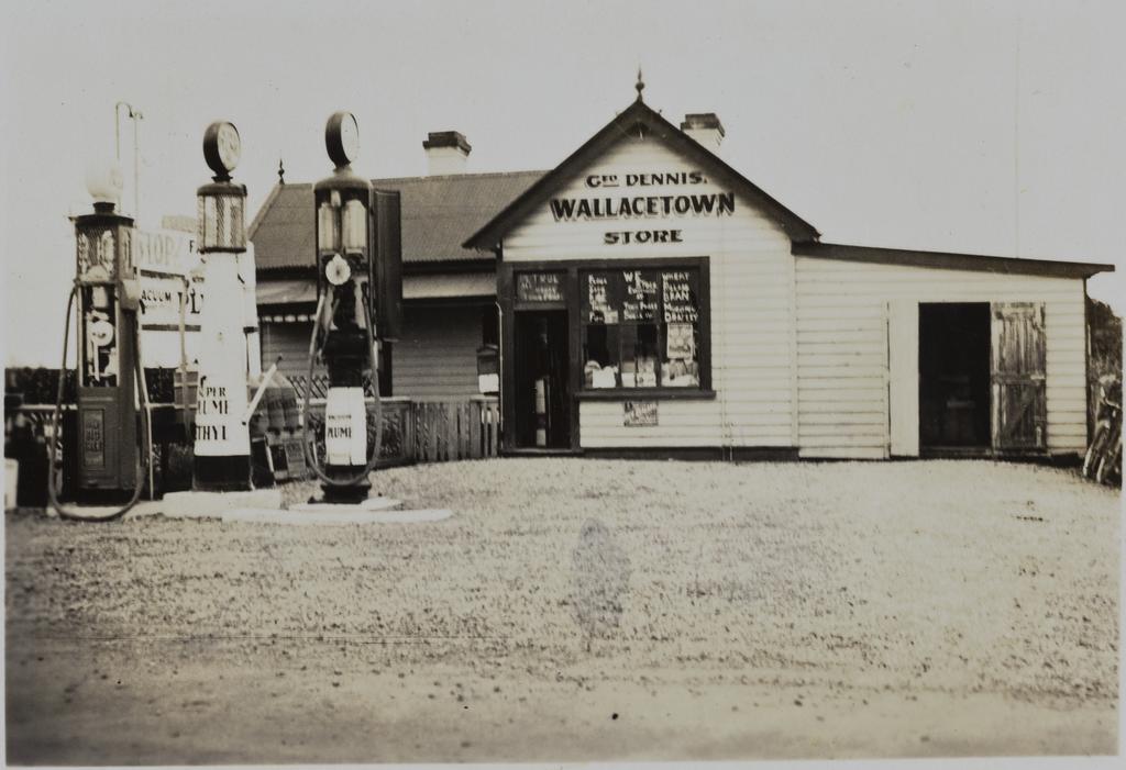 G.W. Dennis, Wallacetown