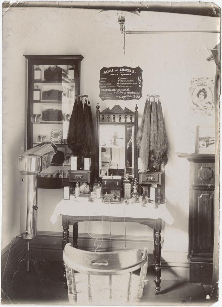 A.M. Hendy, hairdressing room no. 2