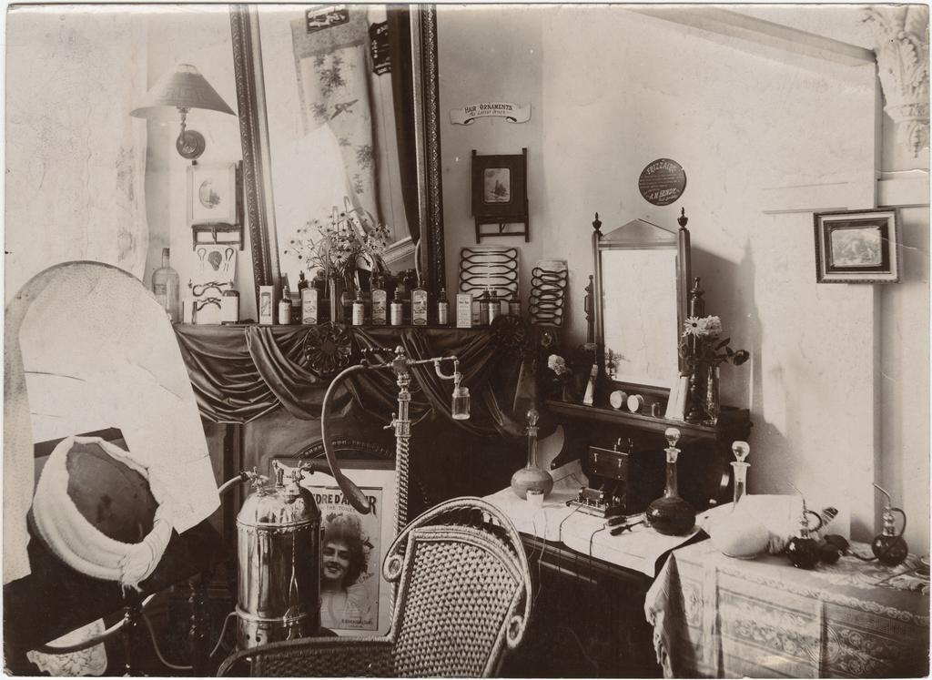 A.M. Hendy, massage and manicure room