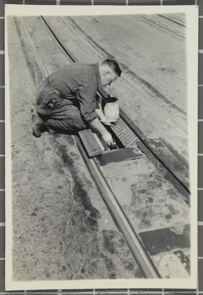 Trackwork - oiling depression pulley