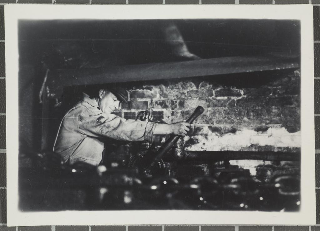 Pumping out tension pit