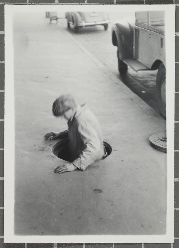 Terminal pit manhole