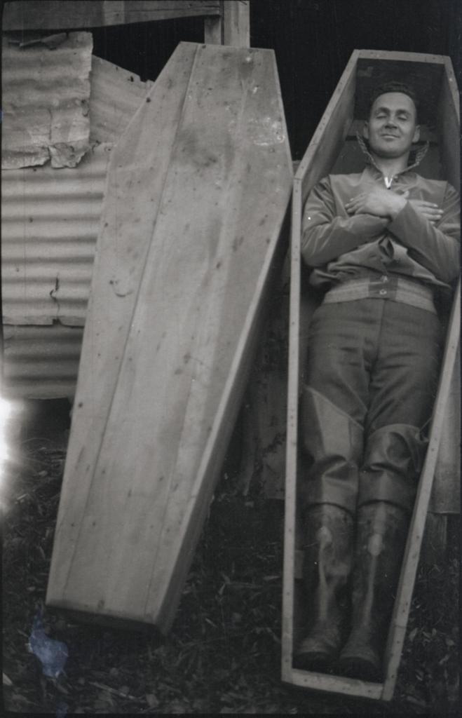 Live man in a coffin, Waipori