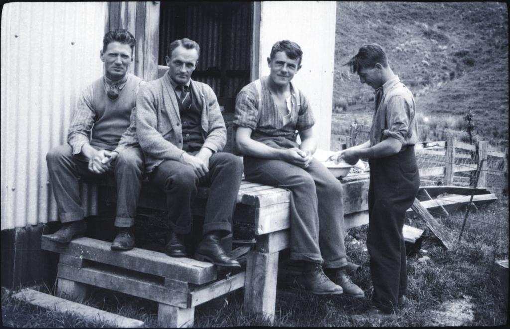 Four men, Deep Stream