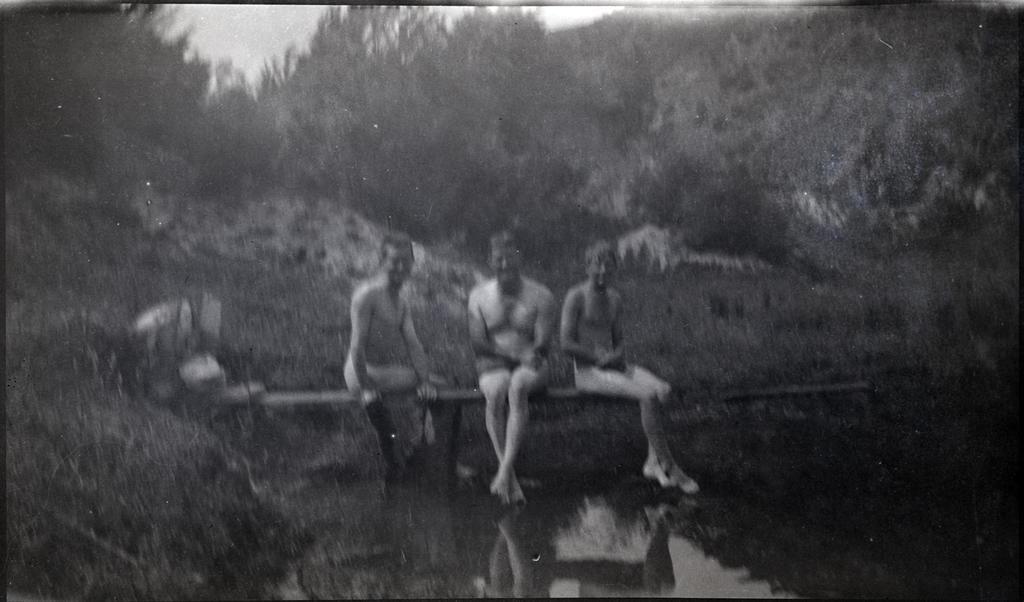 Sitting on a plank, Beaumont