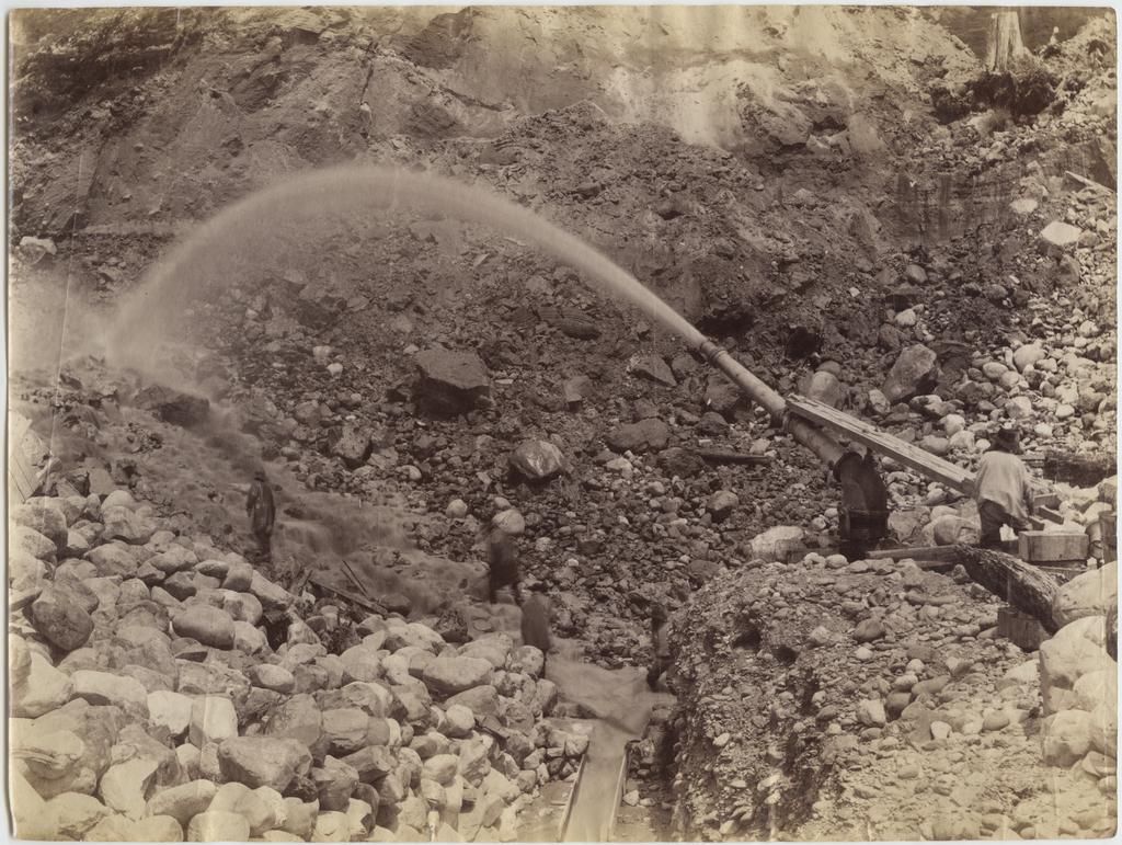 Sluicing gun in action