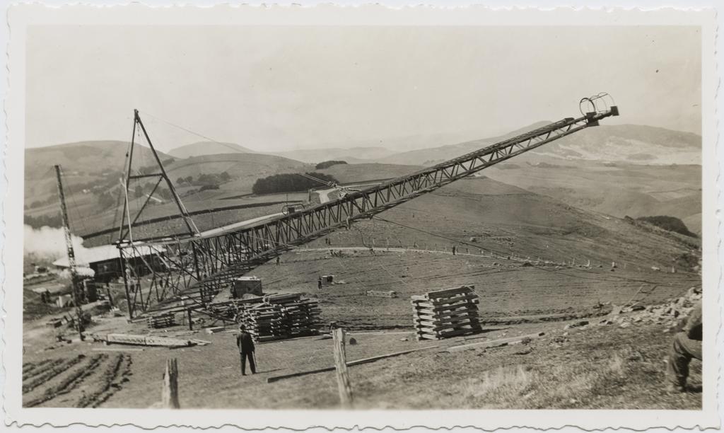 Raising the mast