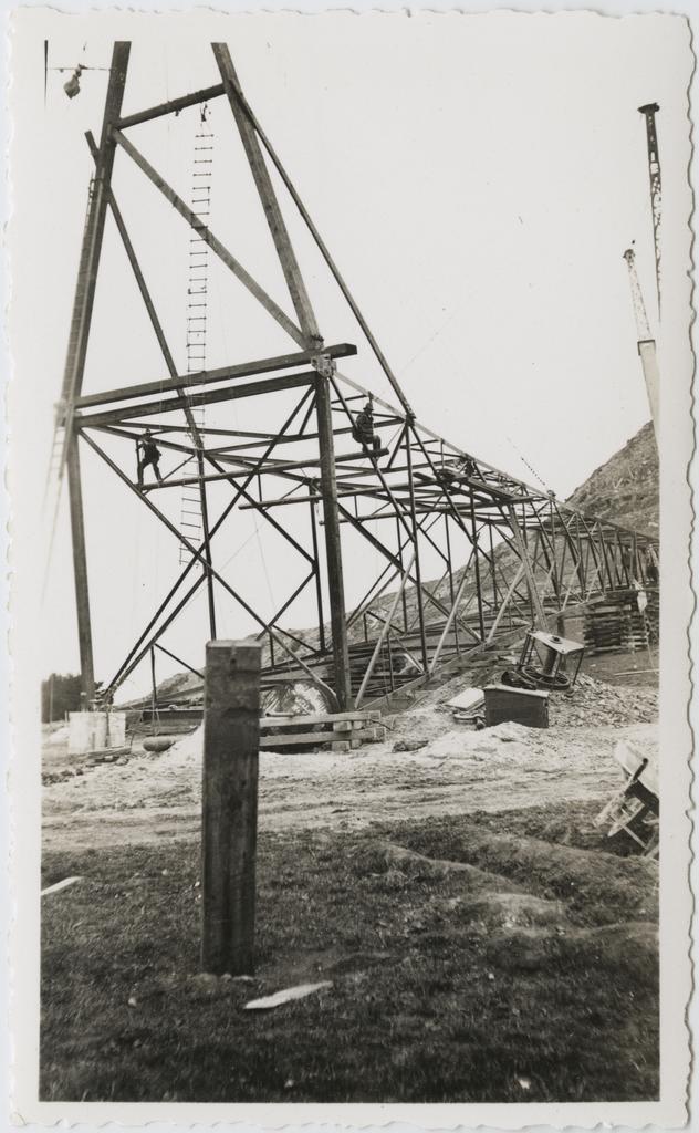 Two men up on the mast