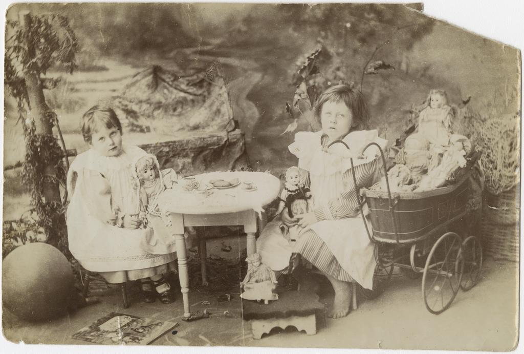 Leila and Elsie Price