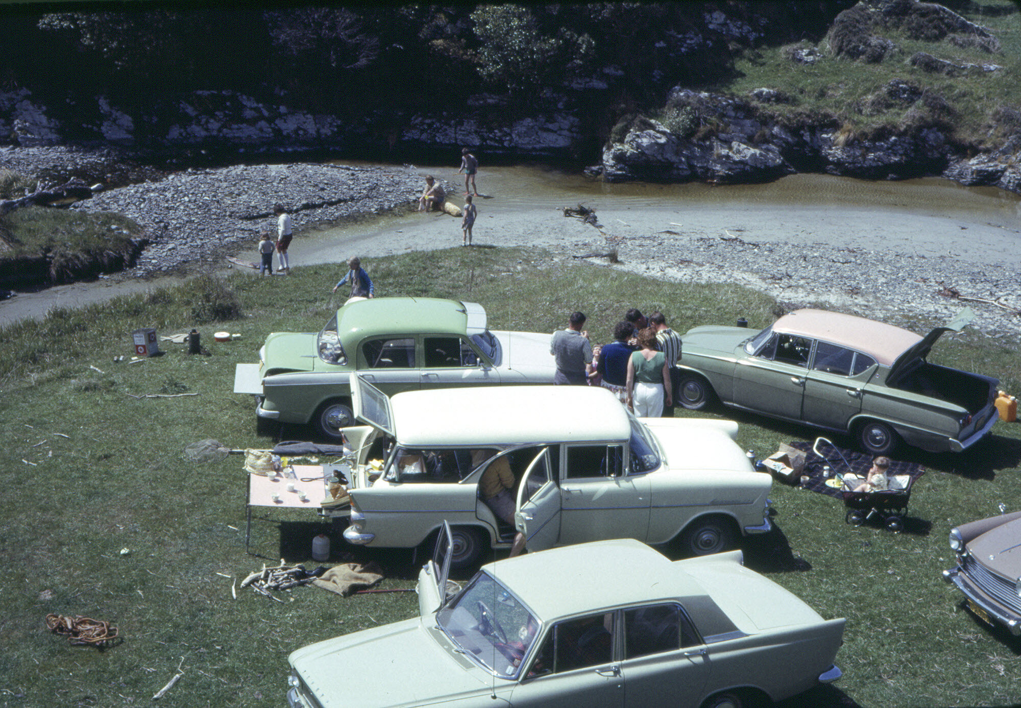 Cars and people at Watsons Beach, Milton Camera Club outing
