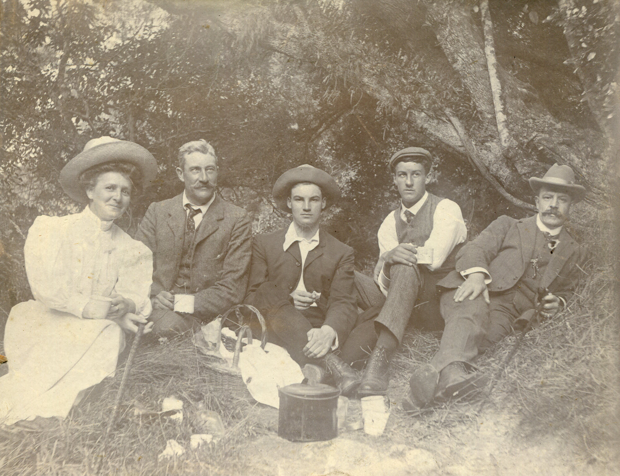Dawson and Tewsley family picnic at Whare Flat