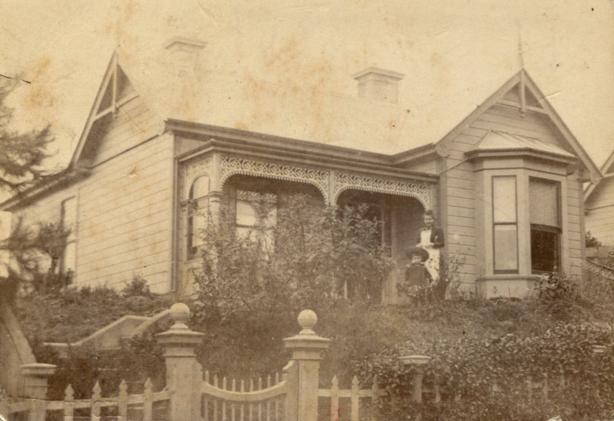 House and garden, possibly 8 Sheen Street, Roslyn