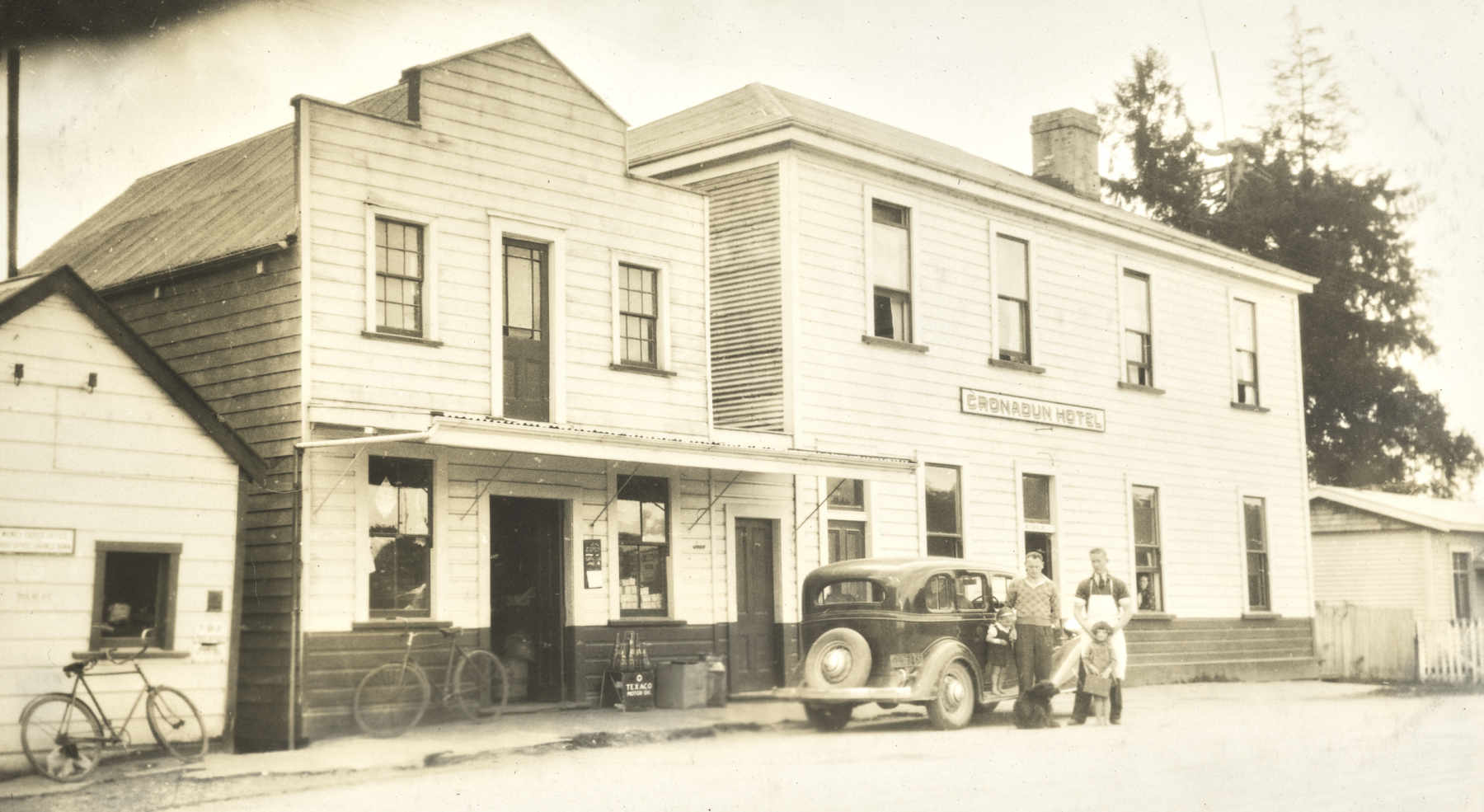 M.S. O'Malley's store and hotel at Cronadun