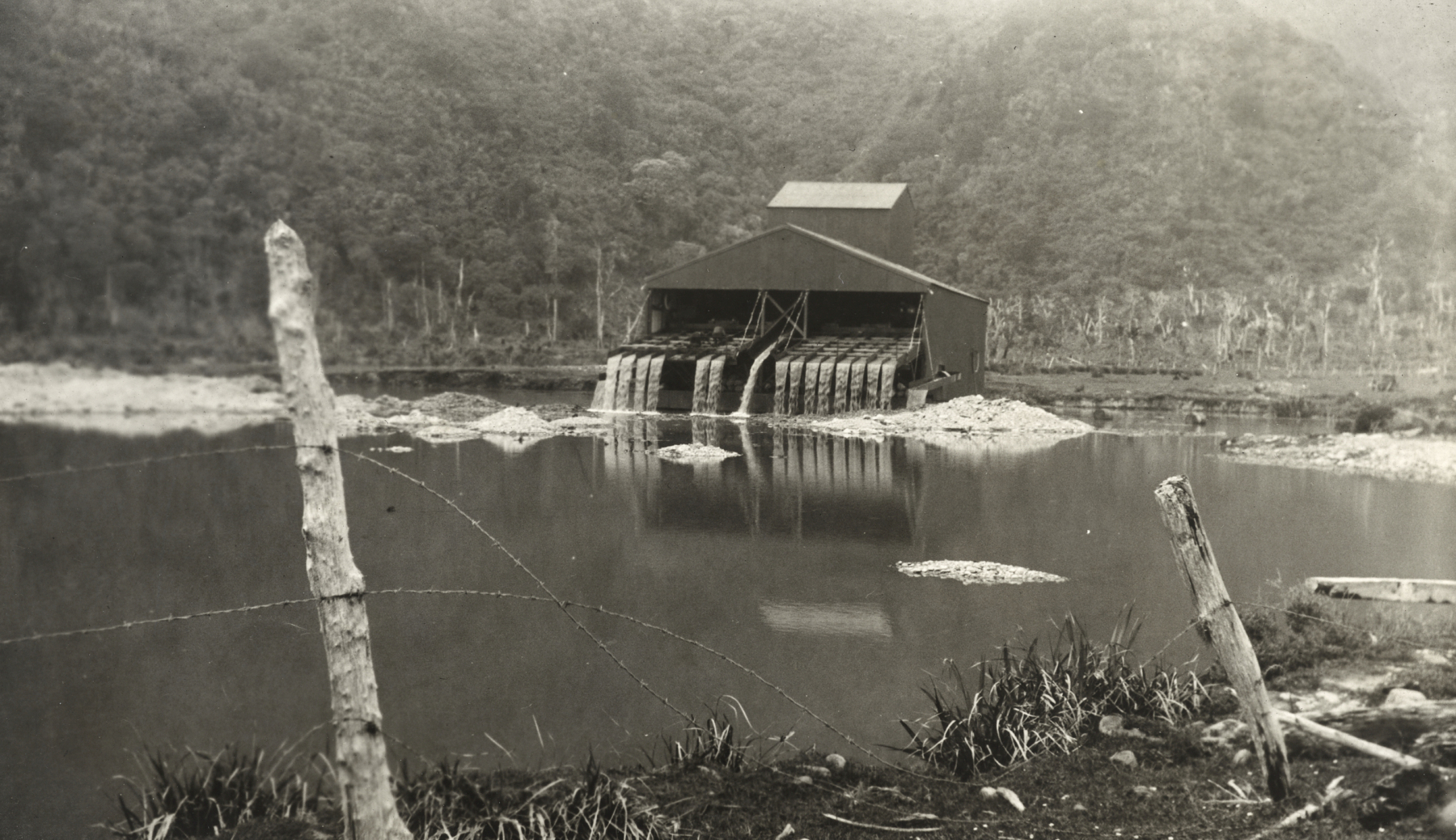 White's Electric Dredge, Barrytown Flat