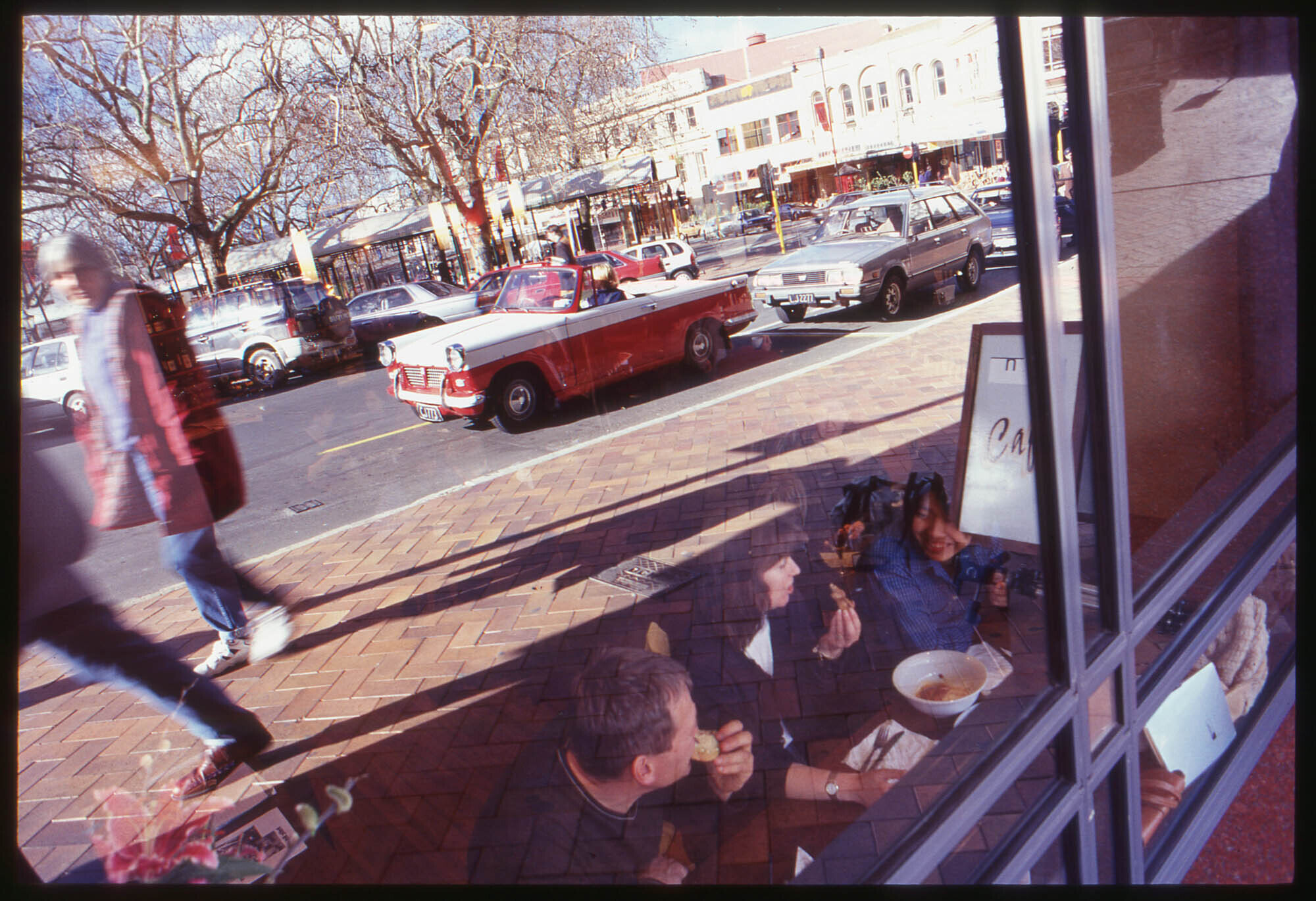Octagon reflection, Nova cafe and restaurant