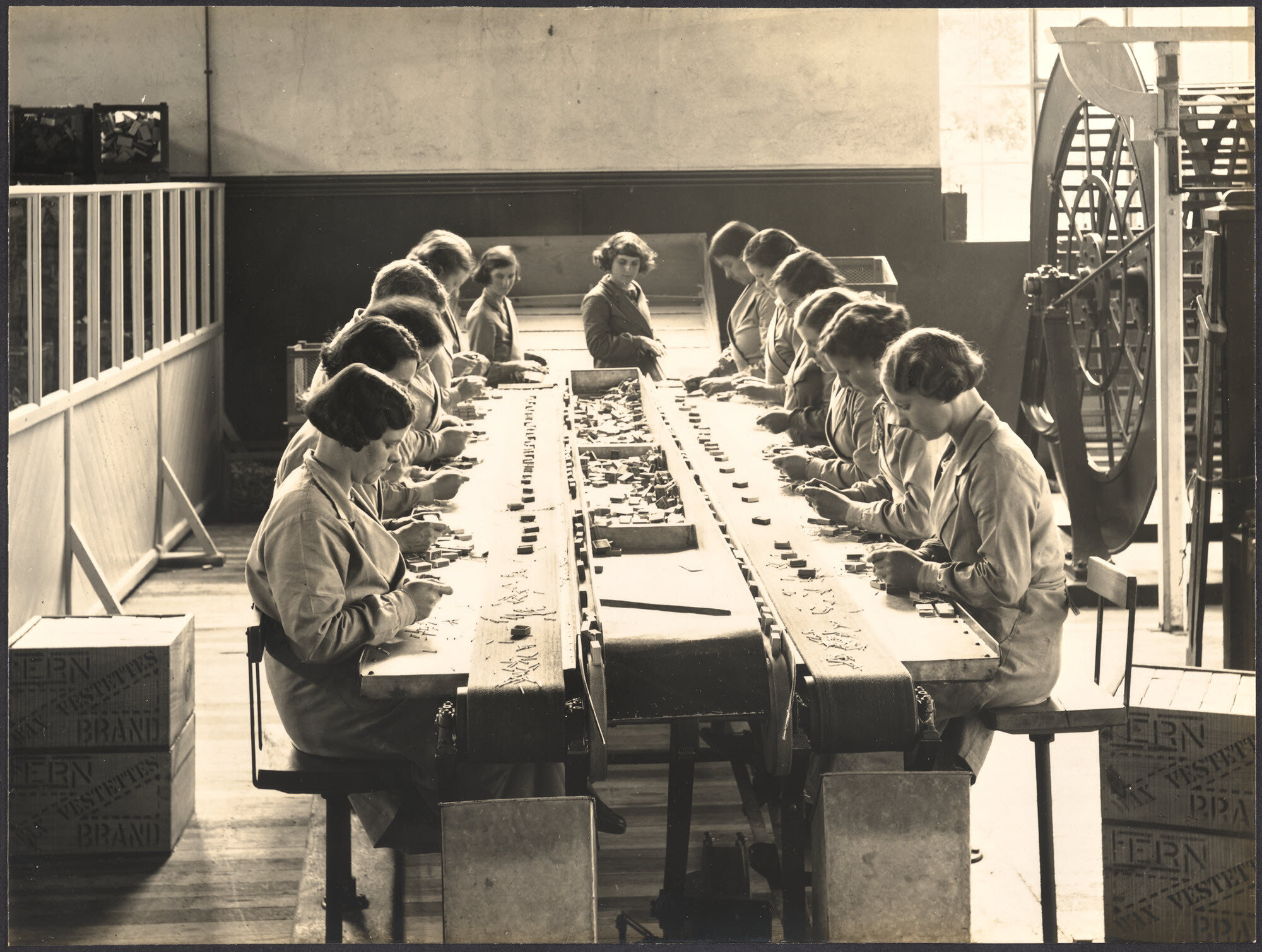 Packing Filled Match Boxes from Conveying Belt