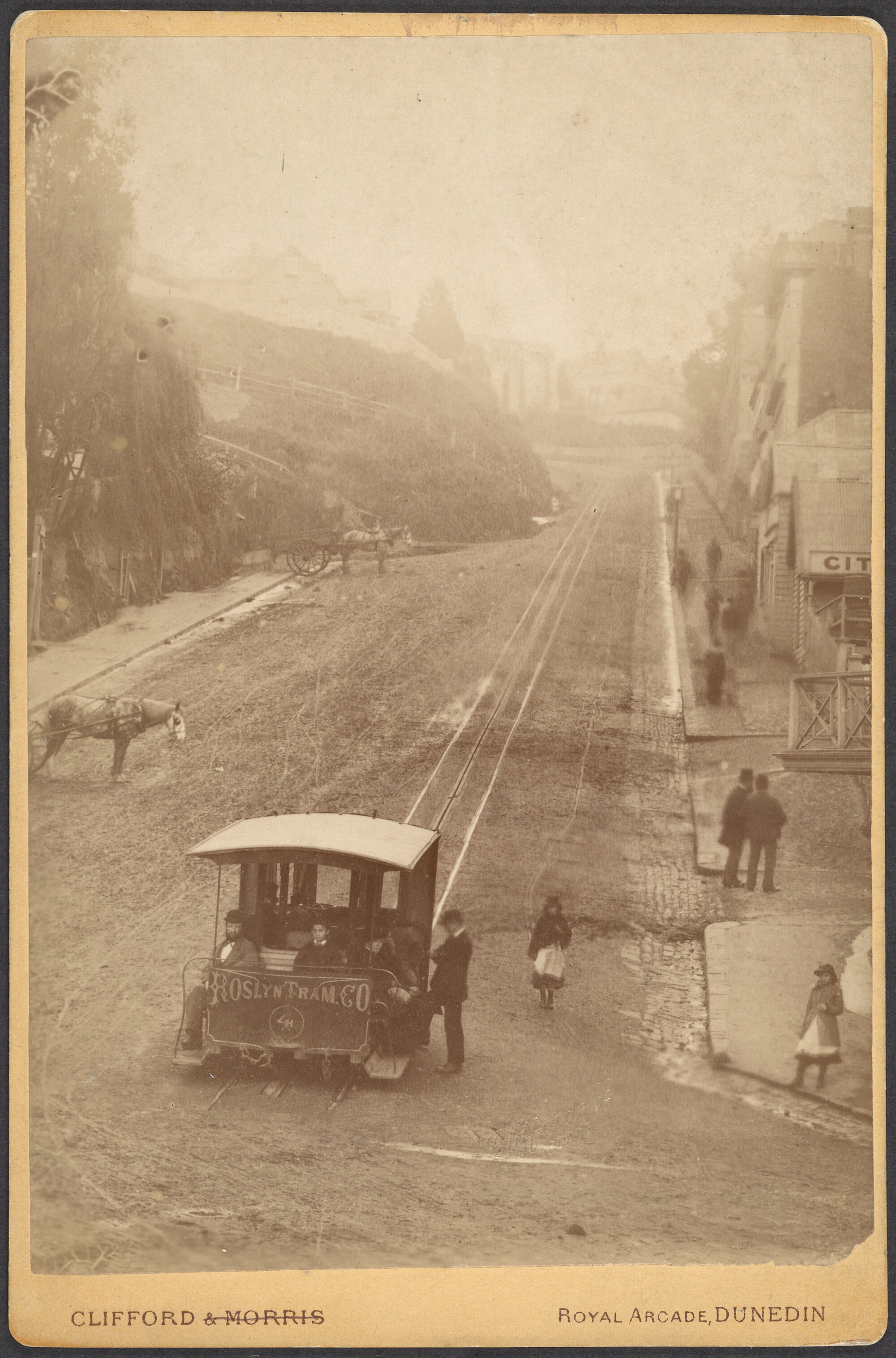 Roslyn Tram, Rattray Street