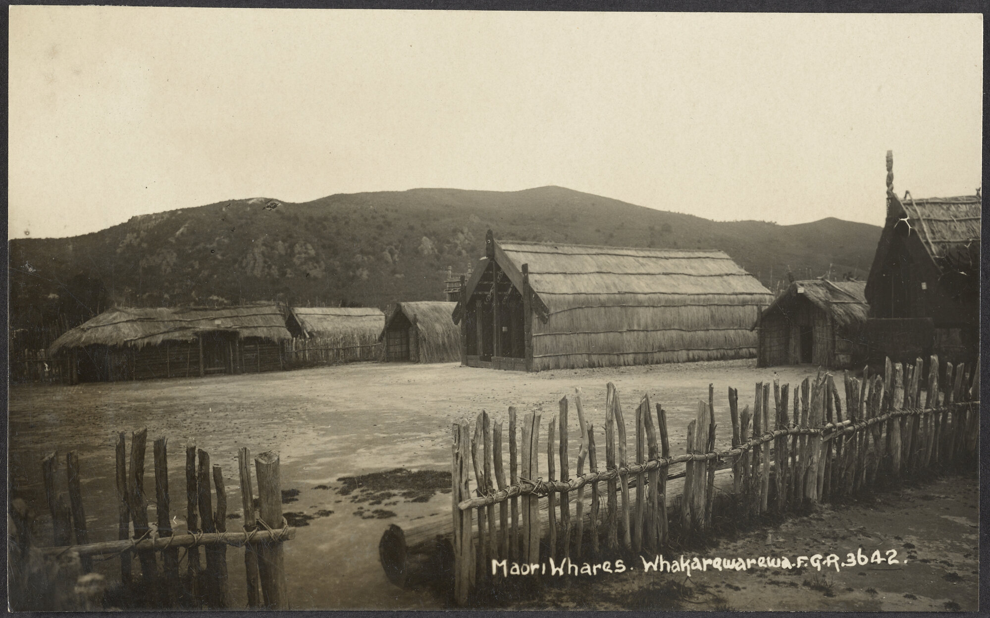 Maori Whares, Whakarewarewa