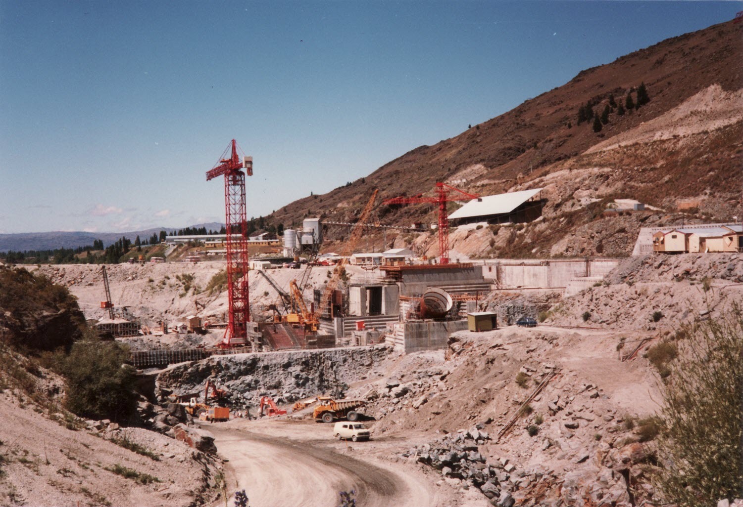 Clyde Dam construction