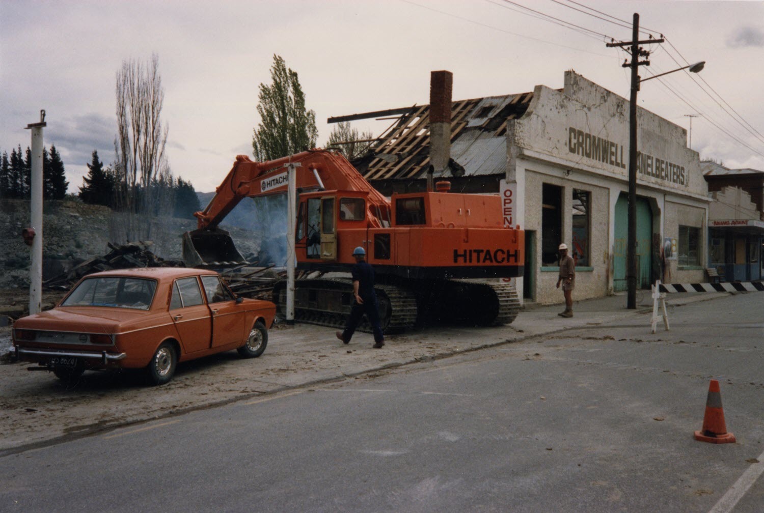 Cromwell Panelbeaters demolition