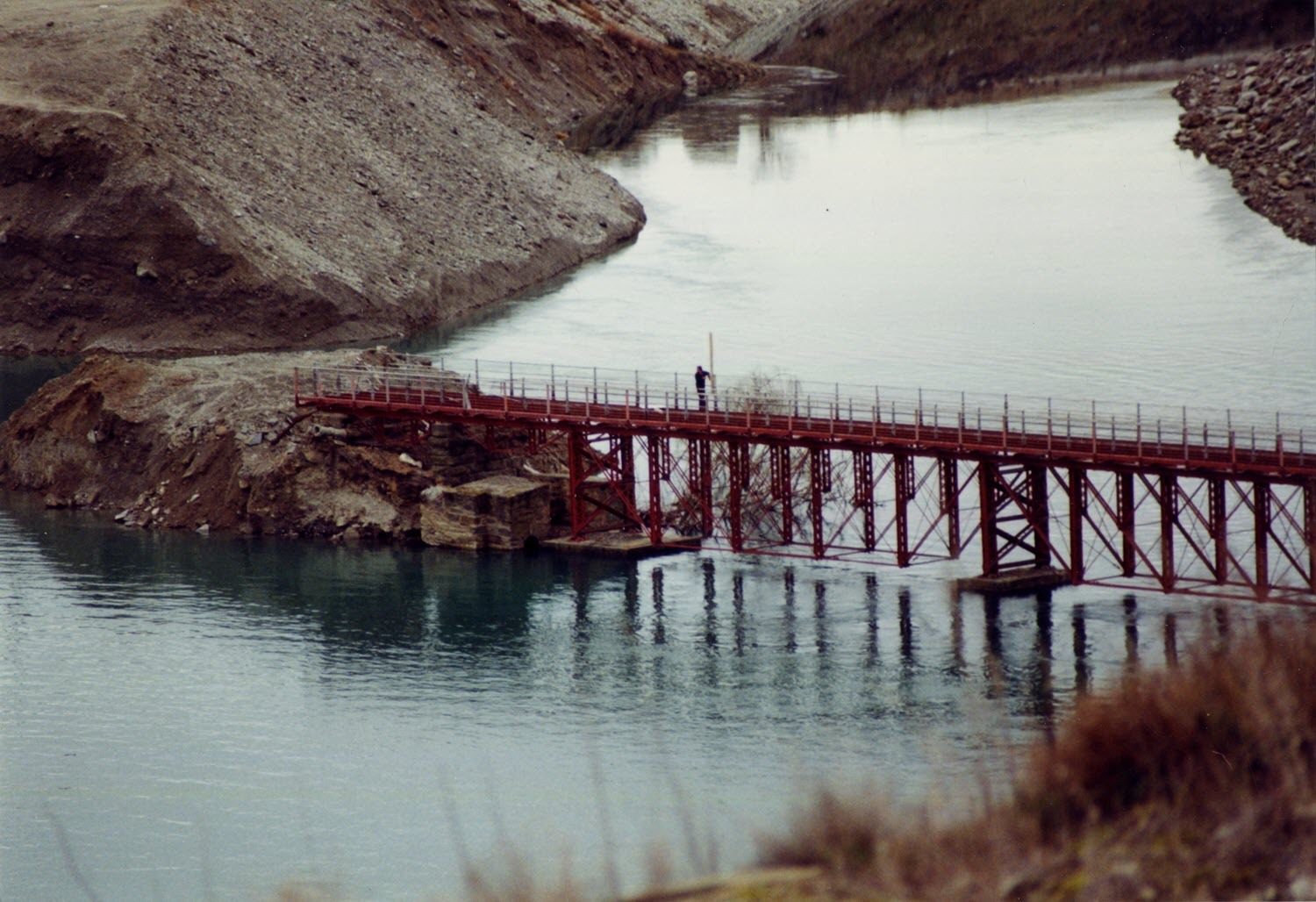 Cromwell Bridge during Lake Dunstan filling