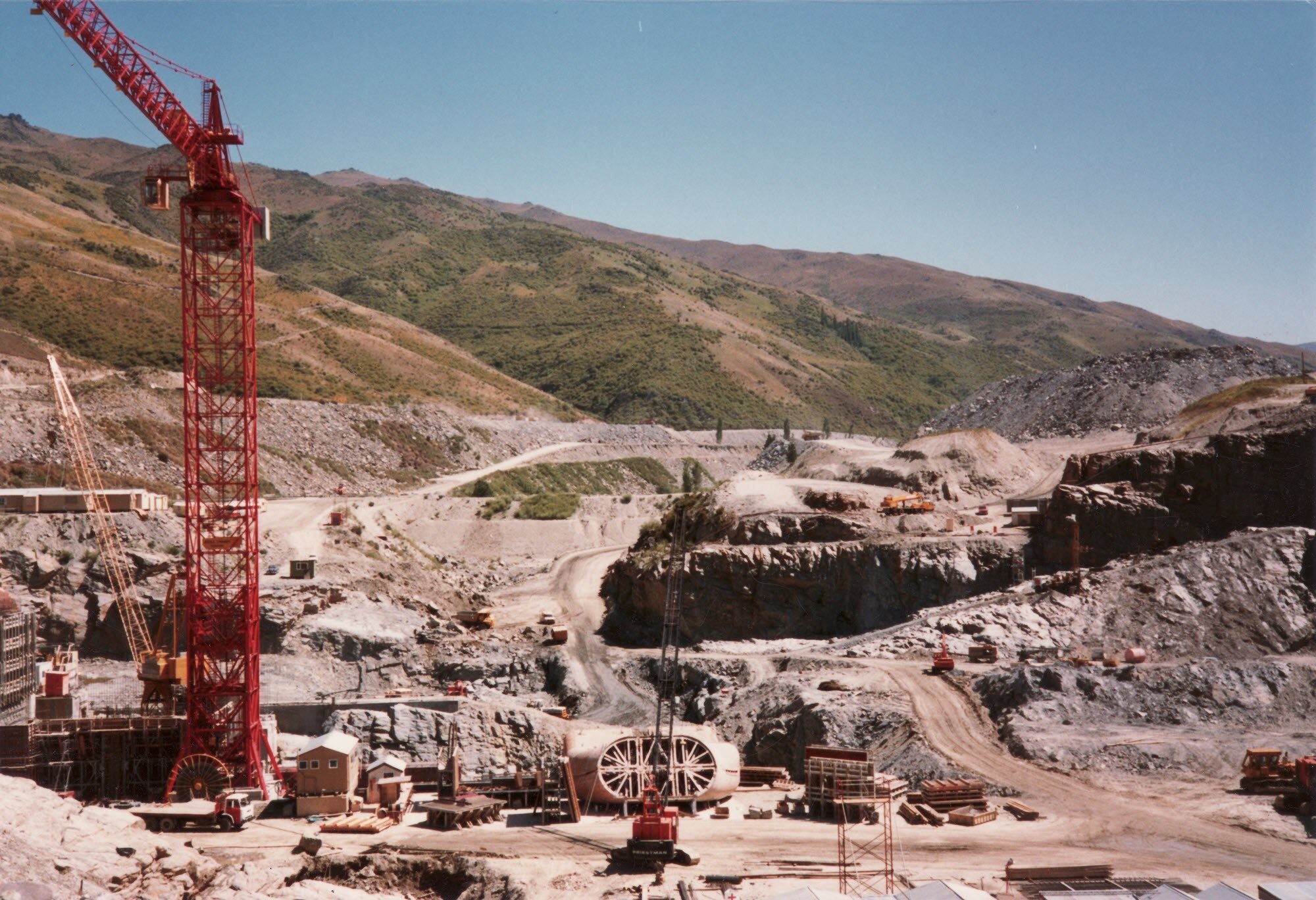 Clyde Dam construction