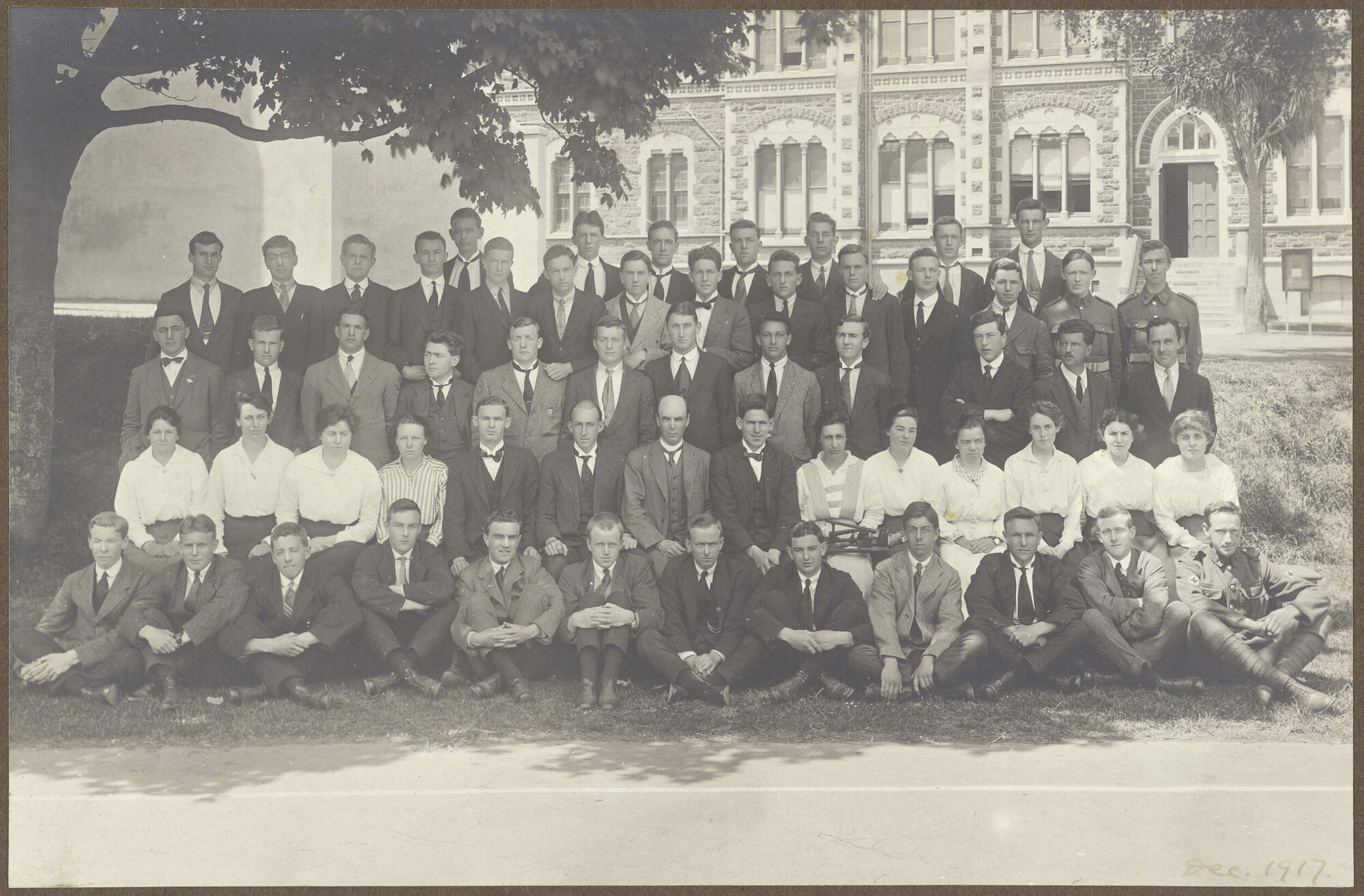 Medical students with Professor Malcolm