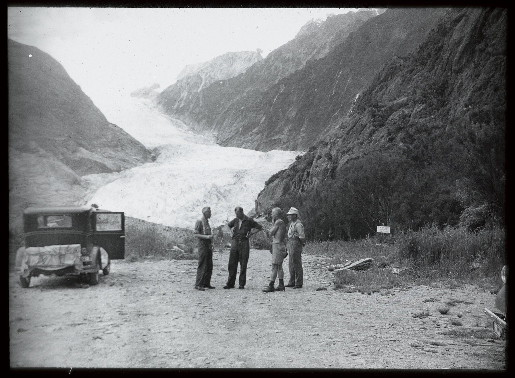 Edgar Williams and locals, Franz Joseph [Franz Josef]