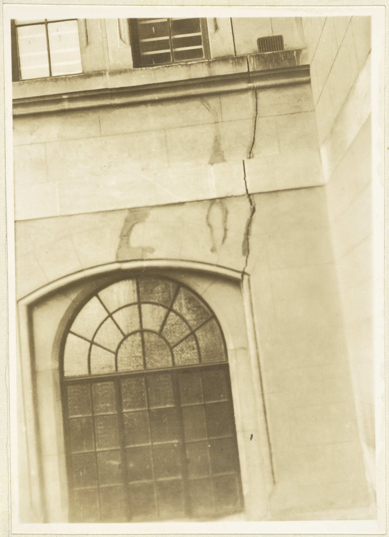 Cracked wall, Seacliff Hospital