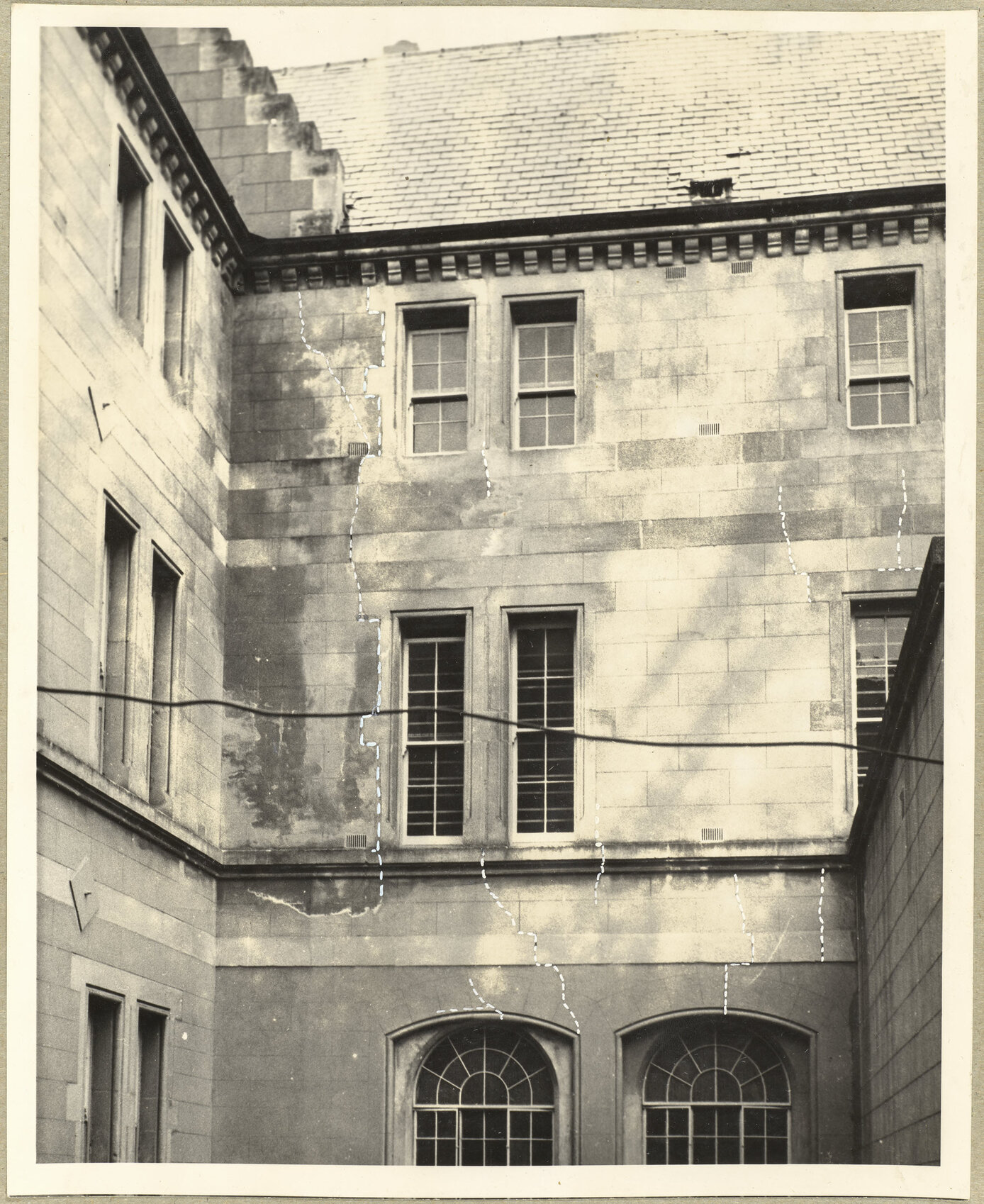 Seaclifff Hospital, Cracks on South East Elevation