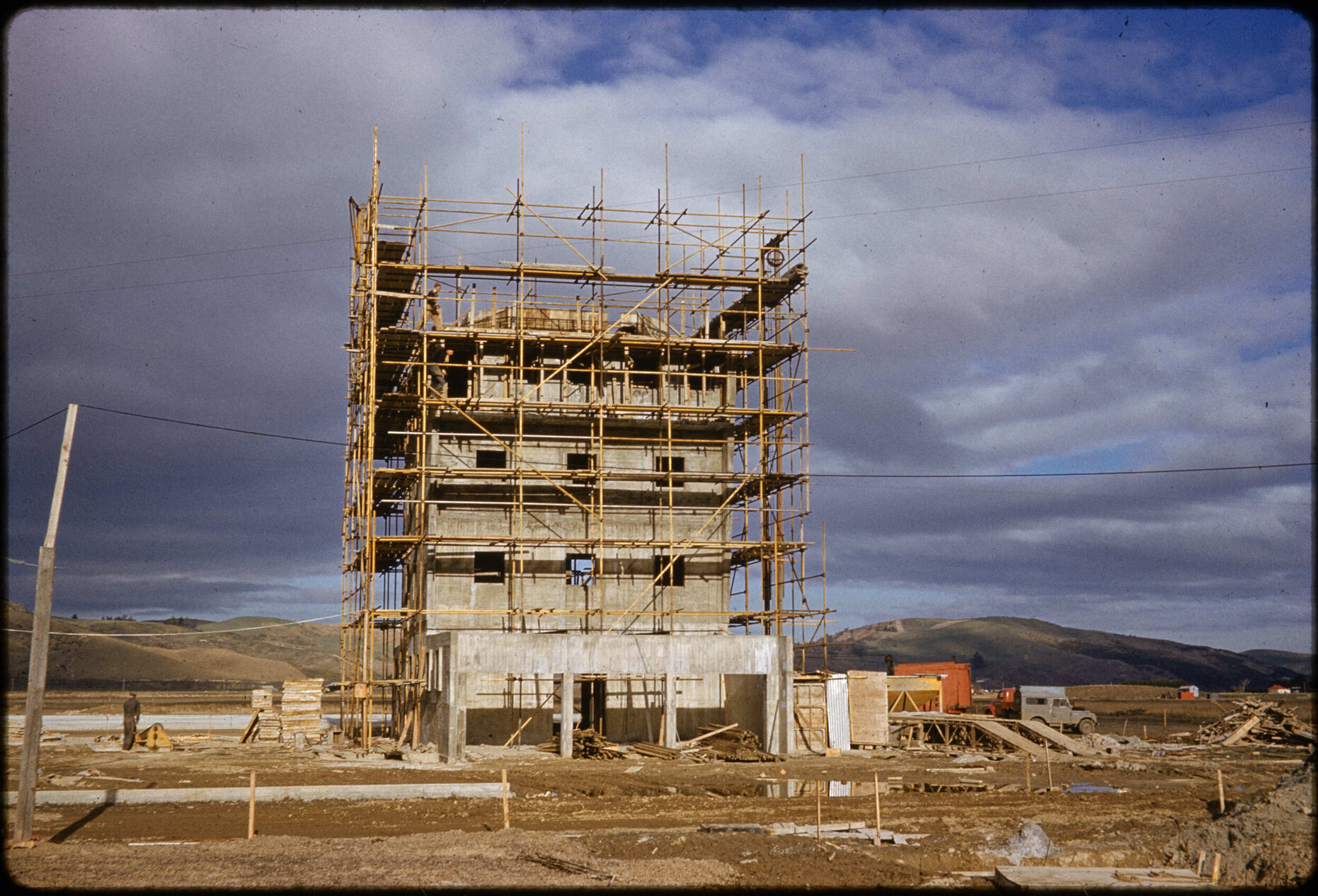 Dunedin Airport control tower under construction