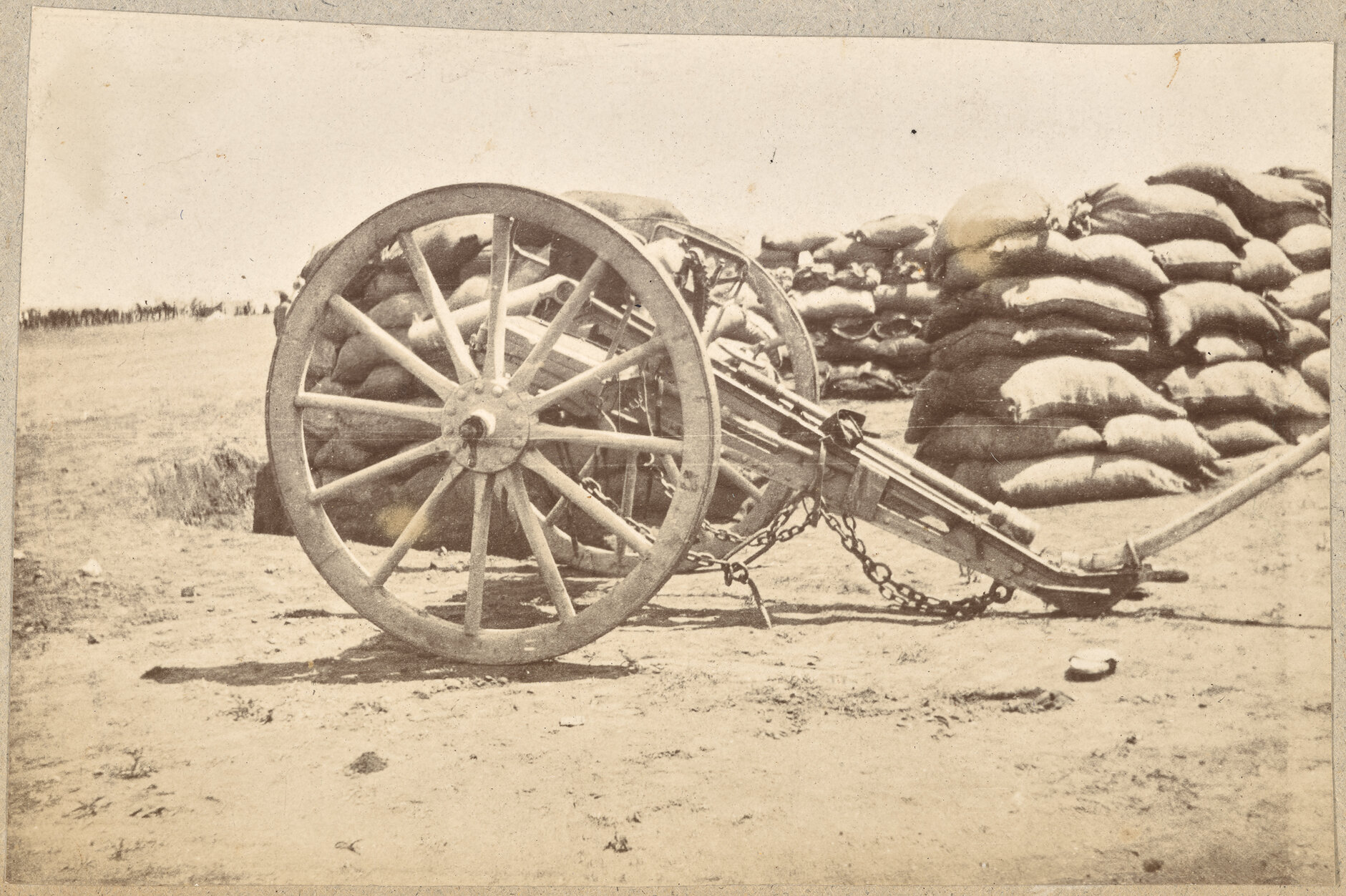Artillery gun