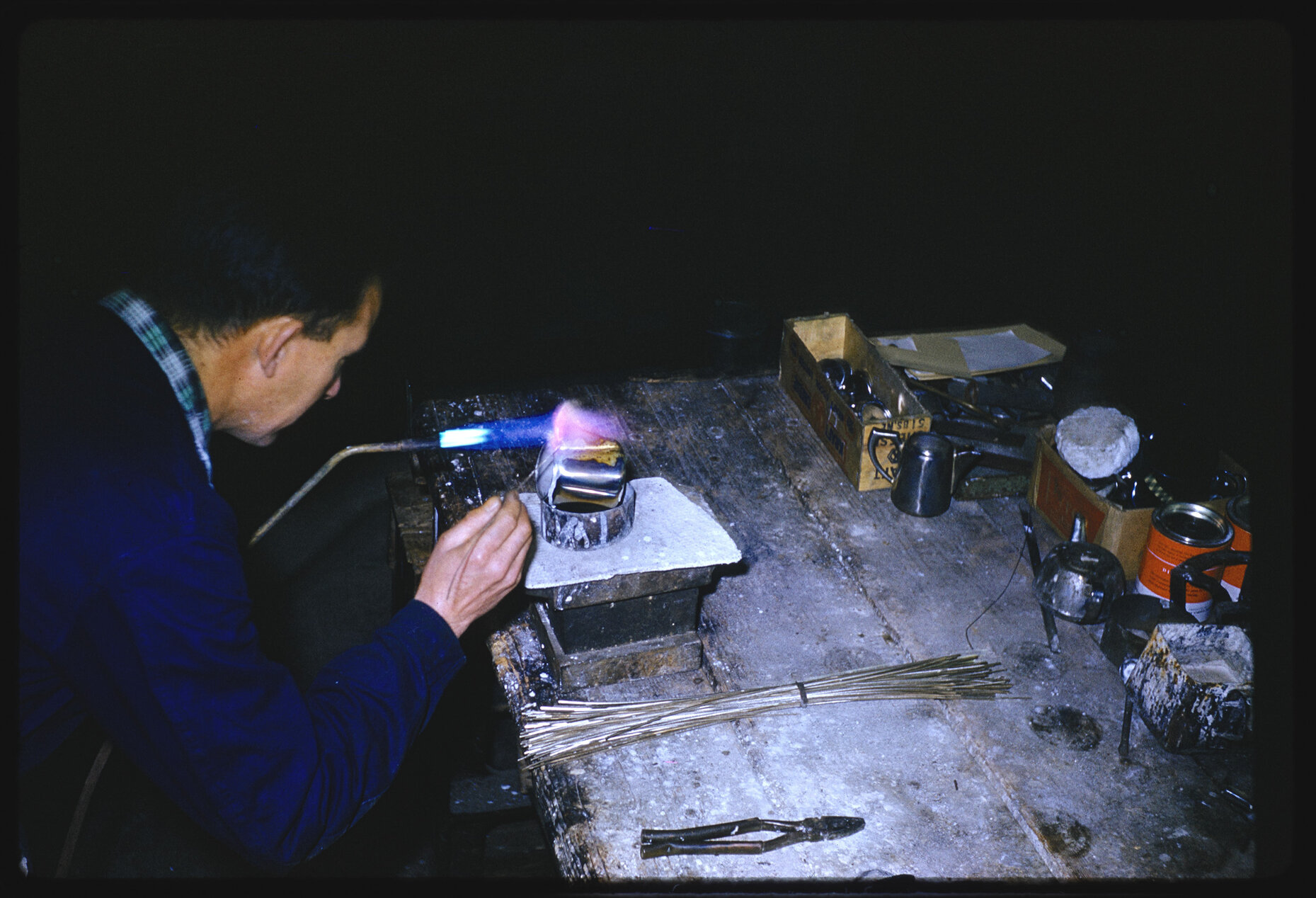 Manufacture of stainless steel jug or pot