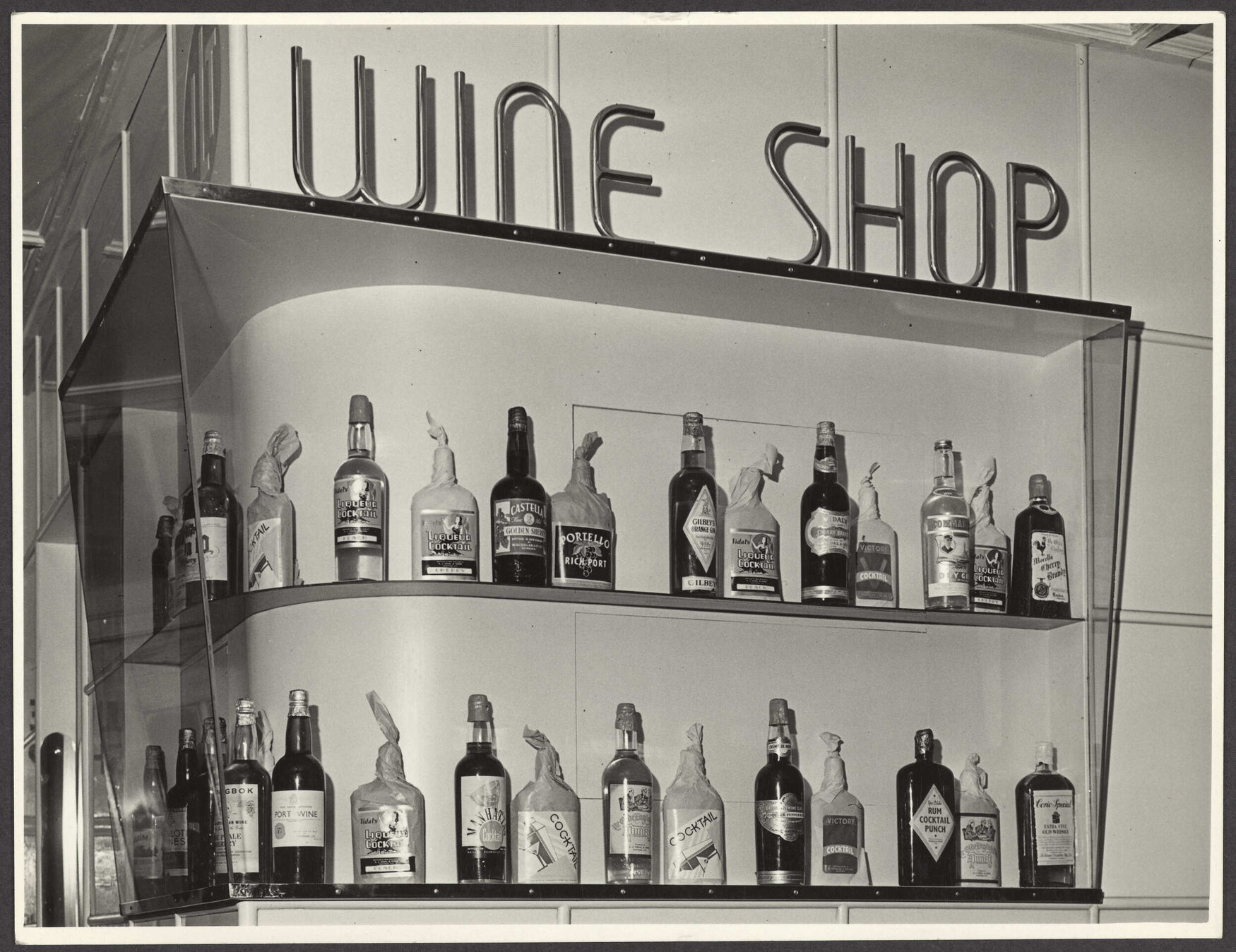 Wine shop display cabinet