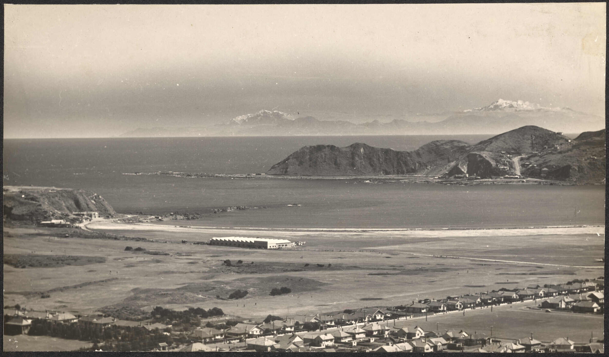 Rongotai airfield and De Havilland aircraft factory