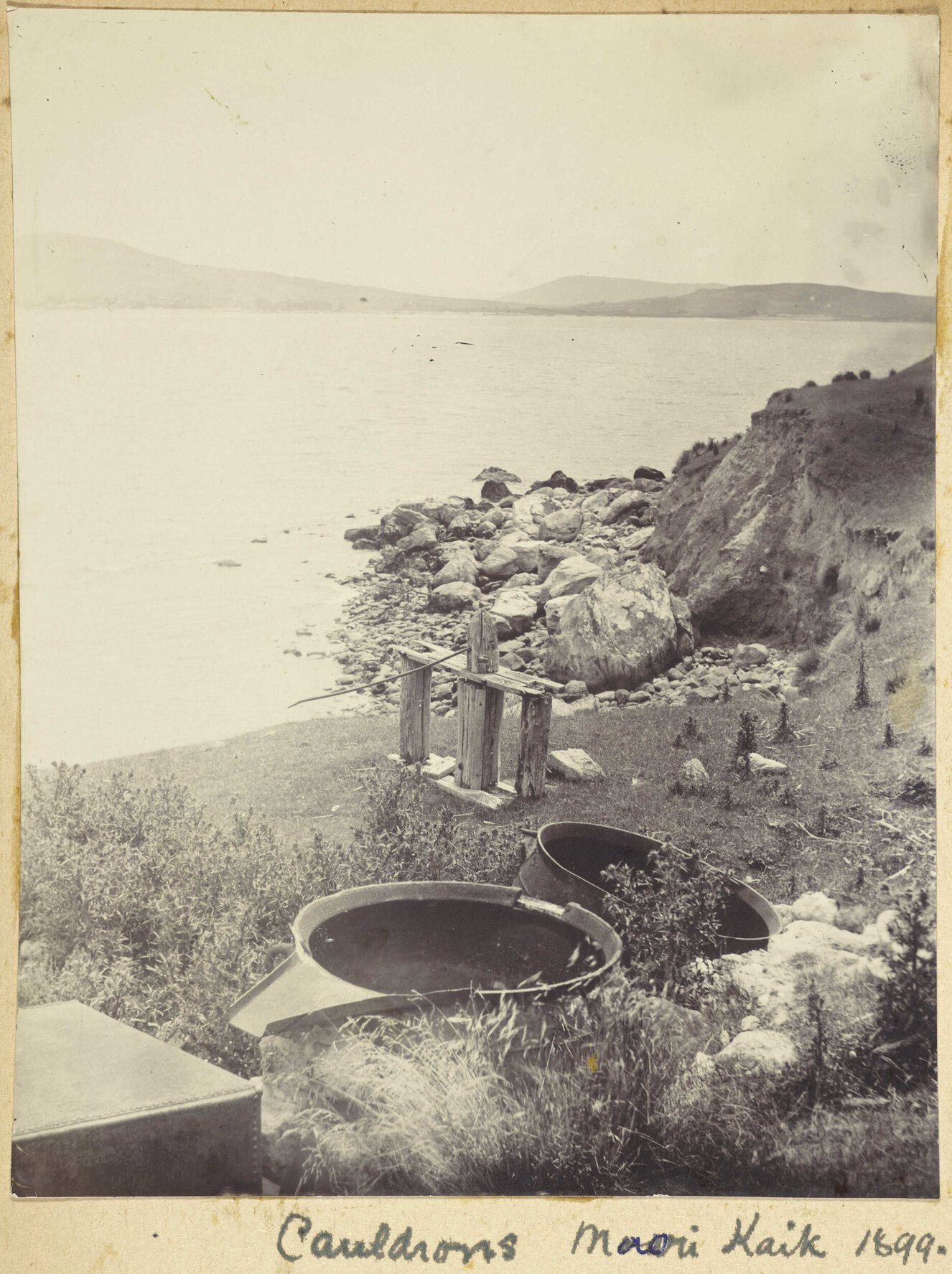 Cauldrons, Māori Kaik