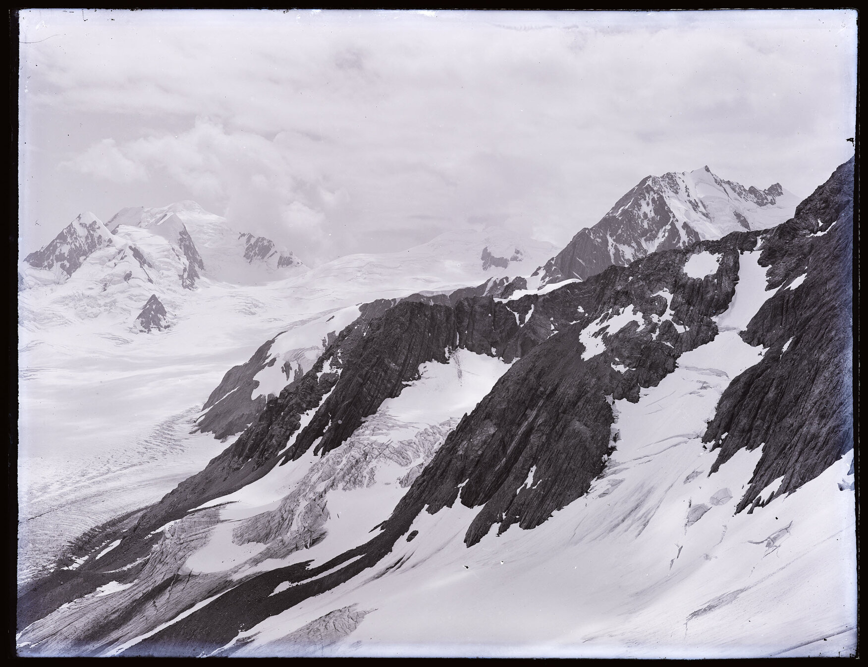 Upper Haupapa / Tasman Glacier, viewed from above Darwin Corner