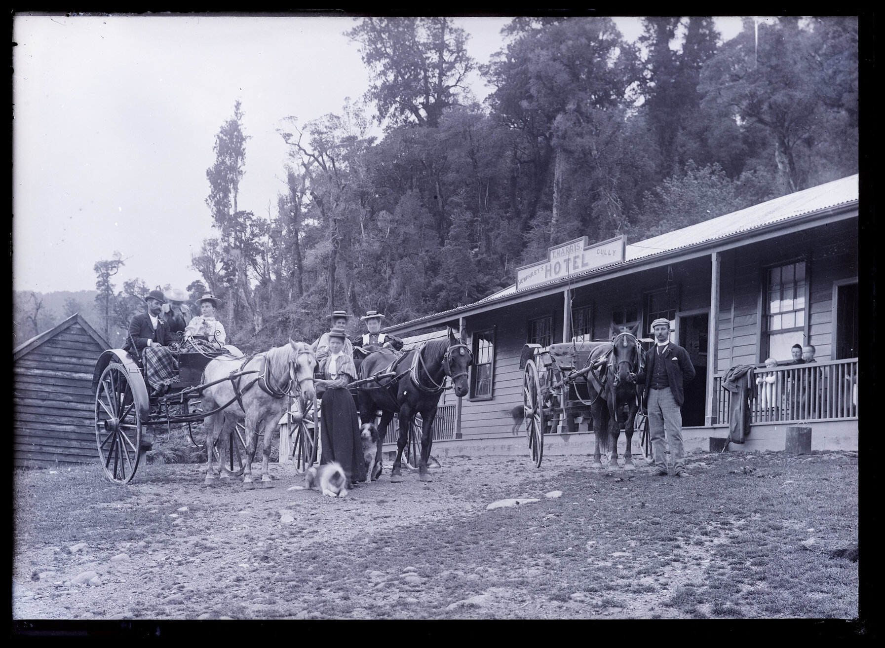 Group outside Humphrey's Gully Hotel, Westland