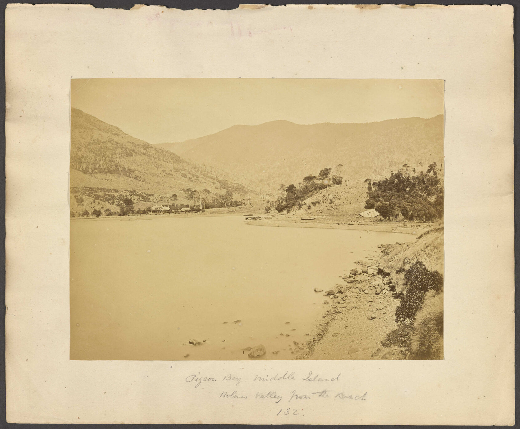 Pigeon Bay, Middle Island