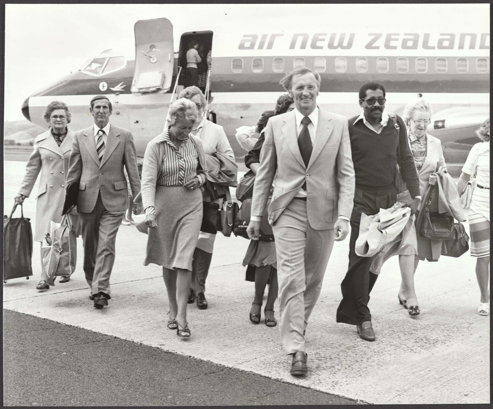 Hosts escourting guests of Dunedin